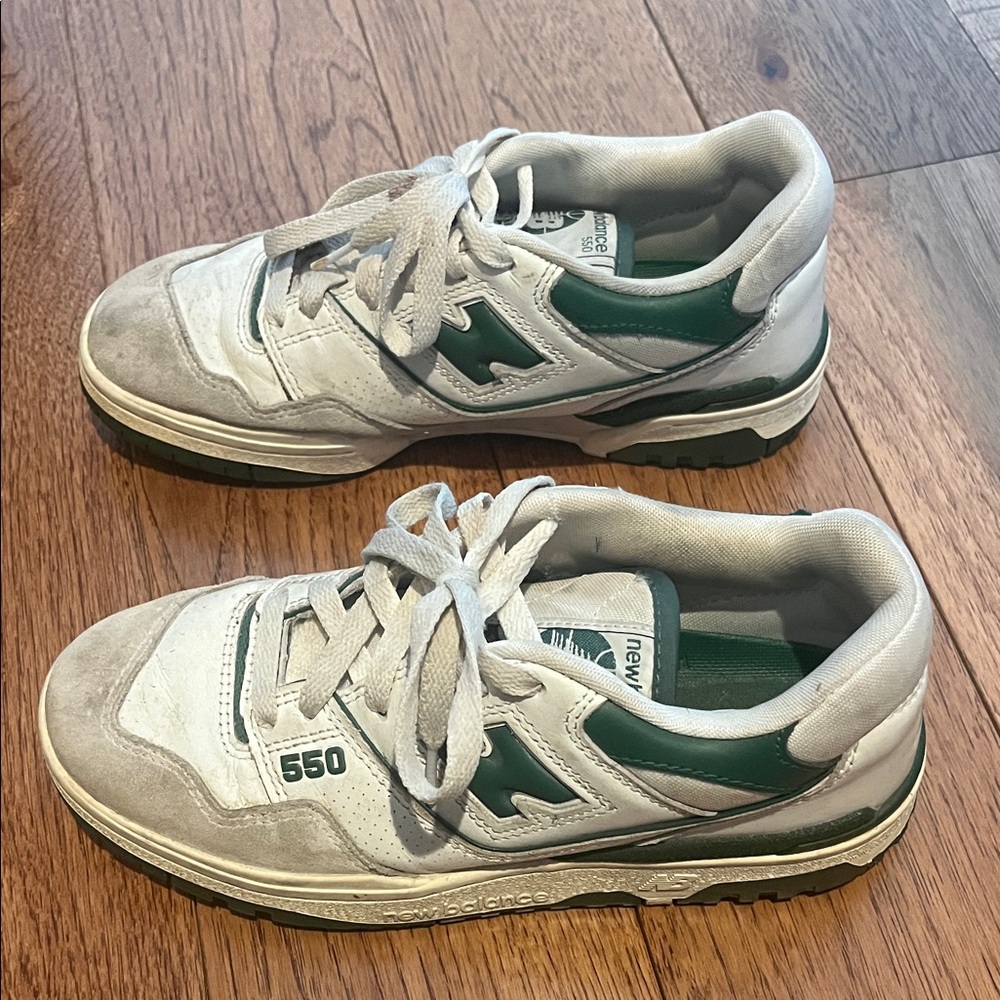 New Balance women’s White and Green Sneakers